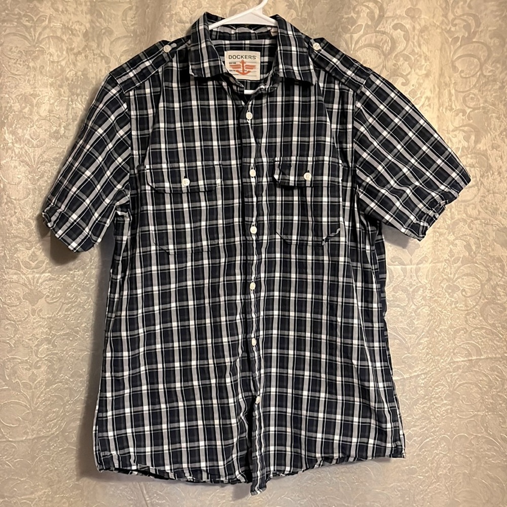 Mens short sleeve blue and green plaid button down Dockers shirt. Size small.